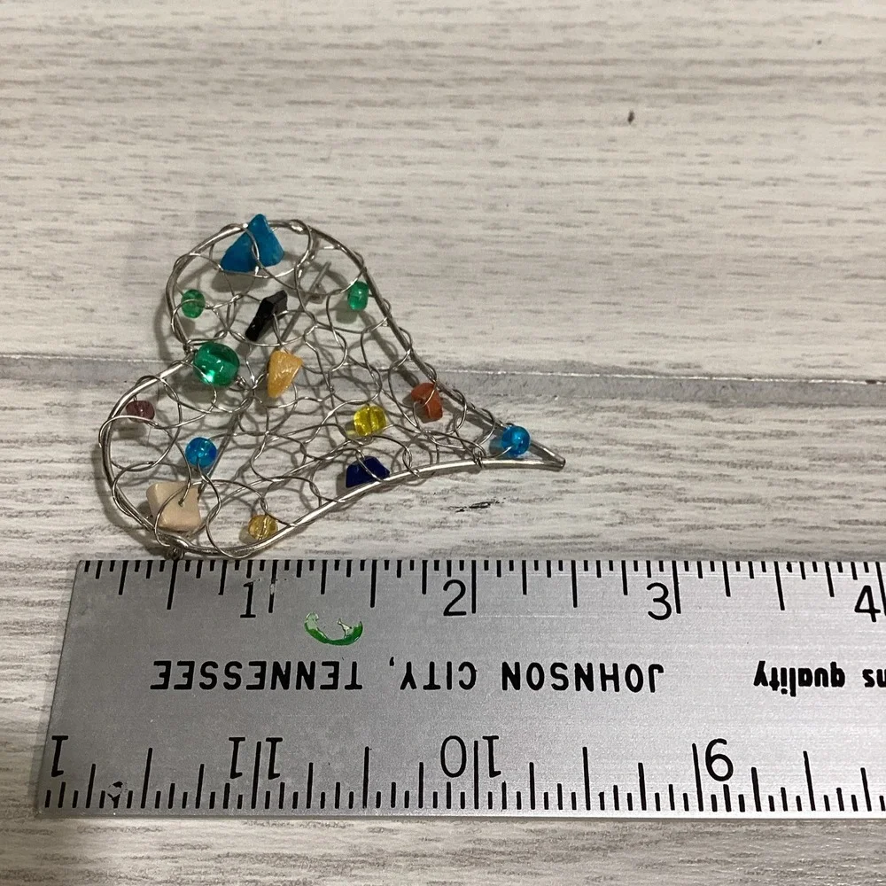Silvertone Pin w/Multiple‎ Stones Wired Heart Vintage
